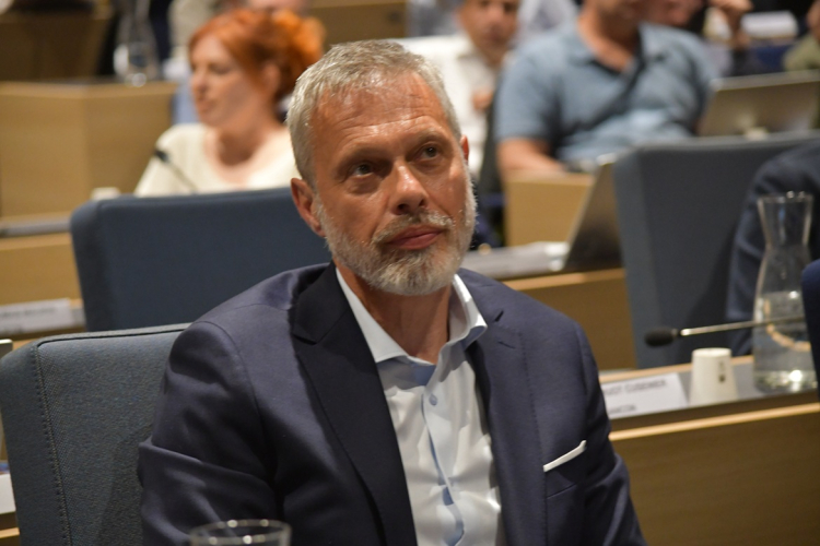 Grand Besan&ccedil;on M&eacute;tropole : la pol&eacute;mique Franck Bernard ravive les fractures politiques