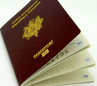 Cartes d&rsquo;identit&eacute; et passeports : sept communes signent le &laquo; contrat urgence titres &raquo;