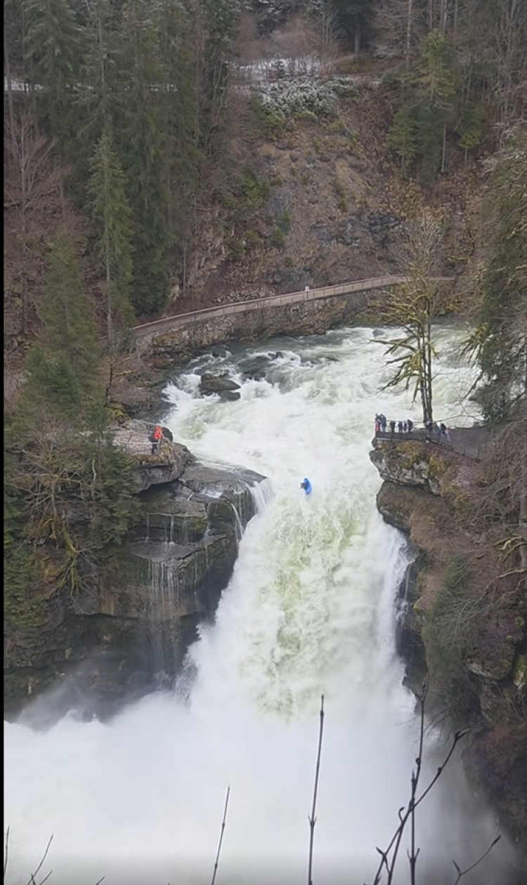 Villers-le-Lac : Nouria Newman d&eacute;fie le Saut du Doubs en crue