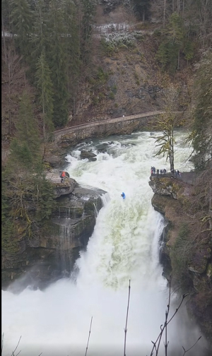 Villers-le-Lac : Nouria Newman d&eacute;fie le Saut du Doubs en crue