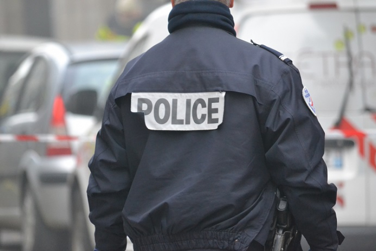 Besançon : Poursuivis par un véhicule de police, ils jettent un sac plastique contenant de la drogue