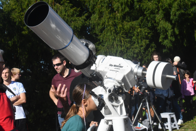 De nombreux bisontins venus assister à l&#039;éclipse partielle