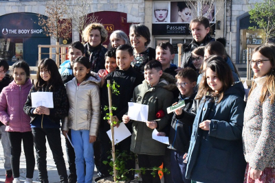 Besan&ccedil;on : les enfants vont planter des arbres dans leurs &eacute;coles