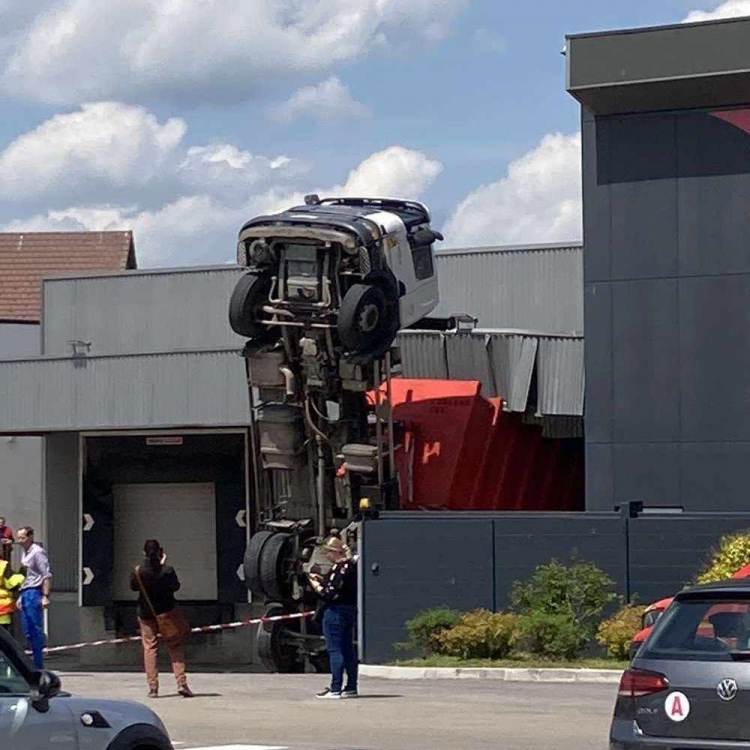 Doubs : spectaculaire accident