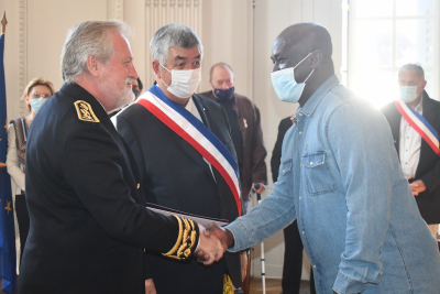 Besan&ccedil;on : &laquo; Un honneur de devenir Fran&ccedil;ais &raquo;