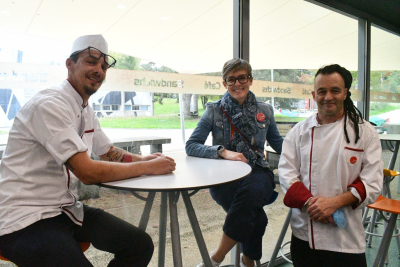 Anne Lavergne (responsable du P&ocirc;le restauration &agrave; Besan&ccedil;on). Ga&euml;tan Dubail (second de cuisine au RU Lumi&egrave;re). Florent Gannat ( cuisinier)