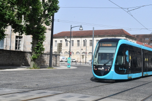 Besançon : Entretien des grilles d&#039;eaux pluviales sur le tracé du tramway