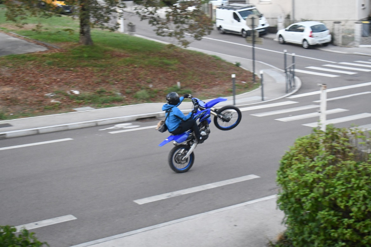 Besan&ccedil;on : un motard interpell&eacute; pour rod&eacute;o urbain et d&eacute;faut de permis adapt&eacute;