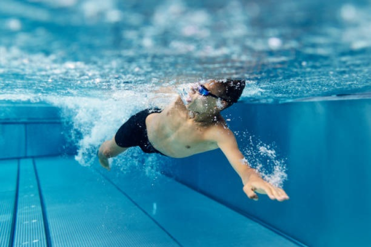Pontarlier : la piscine ferm&eacute;e, le chantier du centre aquatique se poursuit