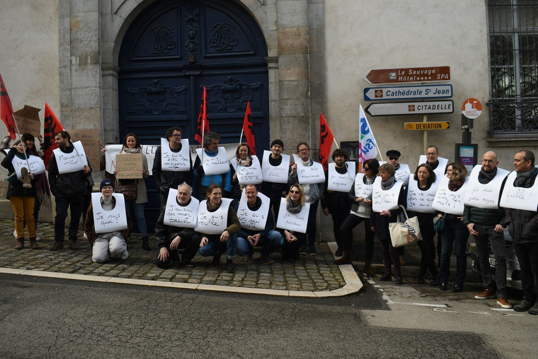 Education Unions Rally Against Knowledge Shock Measures: Teachers Protest in Besançon