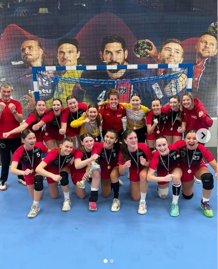 La section handball filles du lycée Jules Haag aux championnats du monde scolaire au Bahreïn