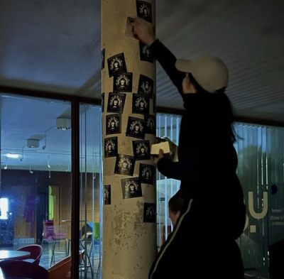 Besan&ccedil;on : La biblioth&egrave;que universitaire Proudhon vandalis&eacute;e par un collectif f&eacute;ministe identitaire d&rsquo;extr&ecirc;me-droite