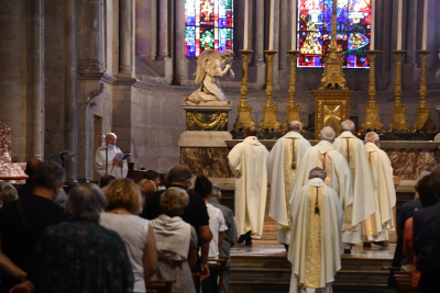 Besan&ccedil;on : Hommage au p&egrave;re Olivier Maire