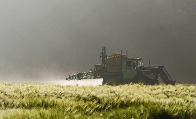 La commission europ&eacute;enne autorise le glyphosate pour dix ann&eacute;es suppl&eacute;mentaires