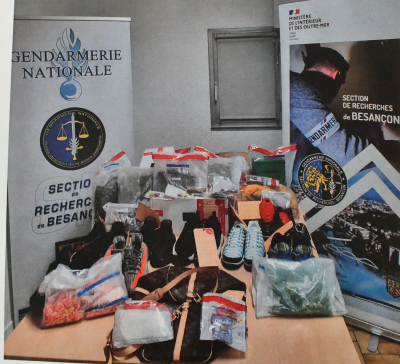 Des armes, des v&eacute;hicules vol&eacute;s, plus de 150.000&euro; de stup&eacute;fiants, et quatre individus interpell&eacute;s &agrave; Besan&ccedil;on