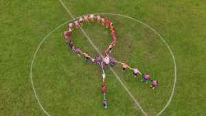 Solidarité en crampons : quand le football féminin tisse des liens pour Octobre Rose