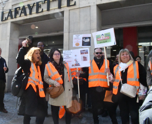 Galeries Lafayette de Besançon : Des salariés se rassemblent, et tirent une fois de plus la sonnette d&#039;alarme