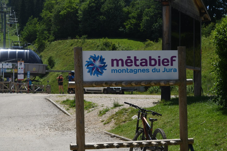 M&eacute;tabief : une soir&eacute;e sp&eacute;ciale au sommet du Morond pour observer l&rsquo;&eacute;clipse solaire