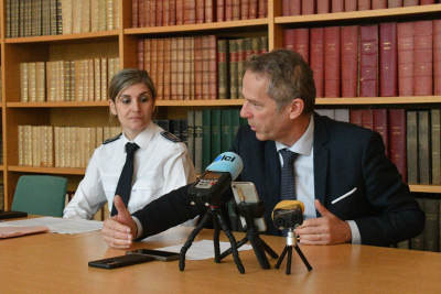 Etienne Manteaux ( Procureur de la R&eacute;publique de Besan&ccedil;on). Commaissaire Bouchet (Cheffe de s&eacute;curit&eacute; interd&eacute;partementale de la police judiciaire du Doubs) 