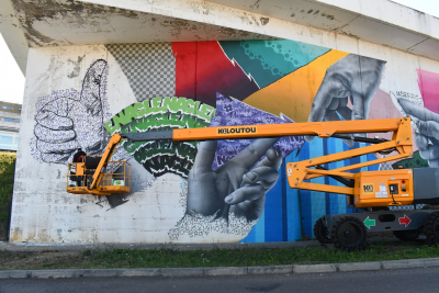 Une fresque en l&rsquo;honneur des soignants devant l&rsquo;h&ocirc;pital Minjoz