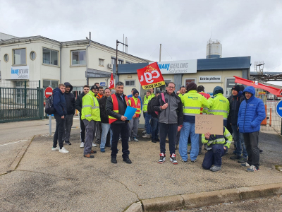 Pontarlier : Mobilisation devant l&rsquo;usine Knauff Ceiling Solution
