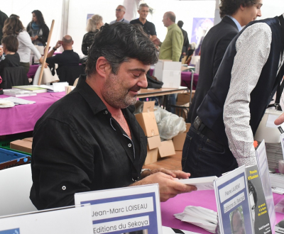 Randall Schwerdorffer, l'ann&eacute;e derni&egrave;re lors du salon Livre dans la Boucle