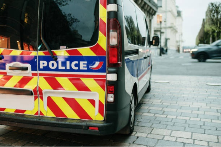 Besan&ccedil;on : deux mineurs interpell&eacute;s apr&egrave;s l&rsquo;incendie d&rsquo;un panneau publicitaire