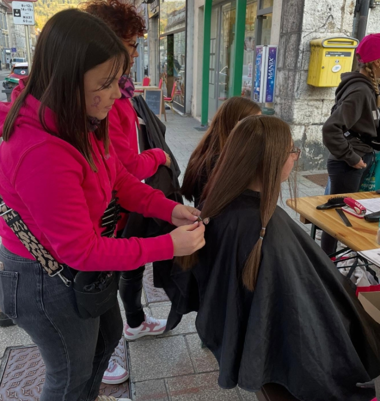 Octobre Rose : Pontarlier boucle la dernière ligne droite du challenge « Don de cheveux »