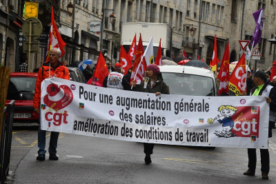 Mobilisation sociale : entre 300 et 400 personnes d&eacute;filent dans la rue &agrave; Besan&ccedil;on