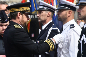 Le Préfet du Doubs Remi Bastille honore les policiers méritants 