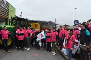 Prix du lait : 50 Jeunes Agriculteurs mobilisés à Besançon