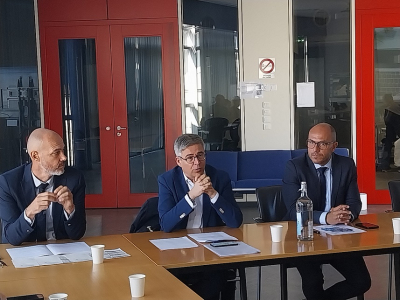 JF Locatelli ( directeur territorial du Doubs et du Territoire de Belfort pour P&ocirc;le Emploi) et les &eacute;lus Nicolas Bodin ( vice-pr&eacute;sident de Grand Besan&ccedil;on M&eacute;tropole) et Ludovic Fagaut ( vice-pr&eacute;sident du Conseil D&eacute;partemental) 
