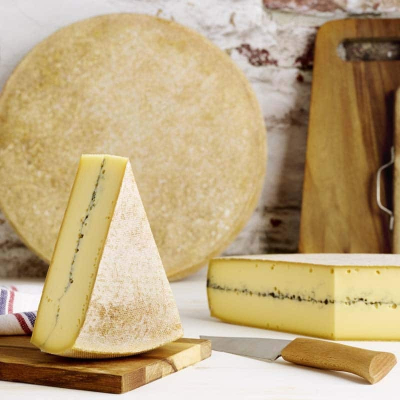 La fromagerie de Grande-Rivi&egrave;re sacr&eacute;e au Concours du Morbier 2025