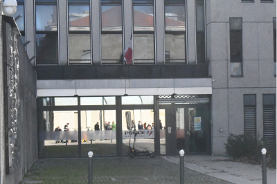 Besan&ccedil;on : Trois jeunes plac&eacute;s en garde &agrave; vue mardi soir pour des tags. Leurs soutiens se mobilisent devant le commissariat