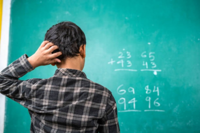 France / Education : r&eacute;trop&eacute;dalage du minist&egrave;re sur les groupes de niveau