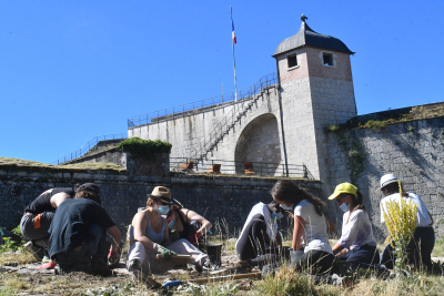 Des jeunes veillent &agrave; la sauvegarde du patrimoine de la Citadelle de Besan&ccedil;on