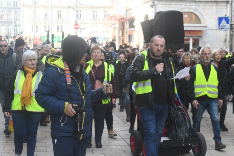 Besançon : les gilets jaunes de retour pour s’opposer à Emmanuel Macron