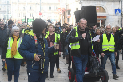 Besan&ccedil;on&nbsp;: les gilets jaunes de retour pour s&rsquo;opposer &agrave; Emmanuel Macron
