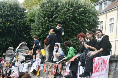 Rassemblement devant le lyc&eacute;e Louis Pasteur 