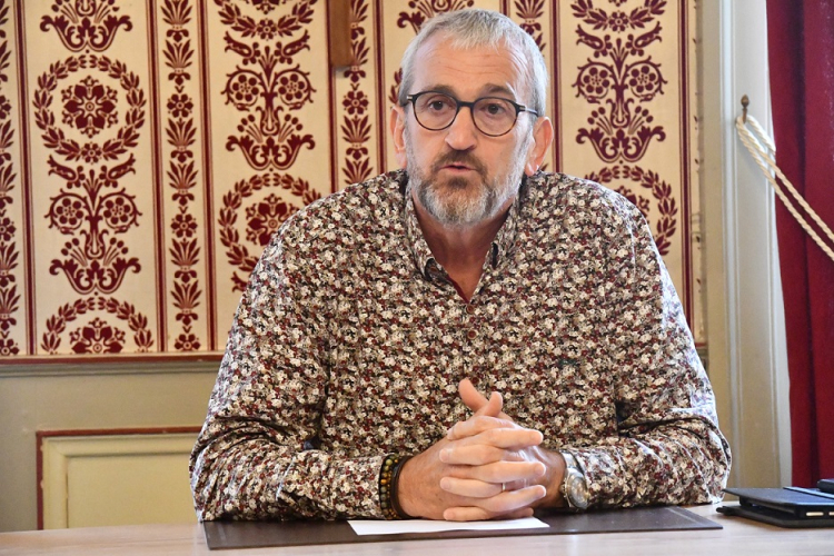 Pontarlier : Patrick Genre quitte la mairie avec retenue et appelle au rassemblement