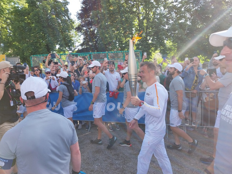 flamme olympique : Des milliers de visiteurs à Pontarlier dans une belle effervescence