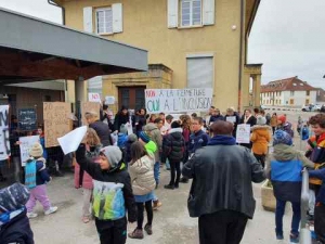 Montlebon : Les familles mobilisées contre la fermeture d’une classe en maternelle