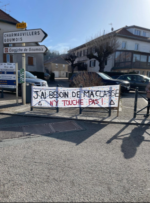Tr&eacute;villers et Charquemont : enseignants dans la rue pour d&eacute;fendre leurs &eacute;coles