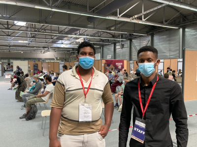 Les &eacute;tudiants en renfort au centre de vaccination de Micropolis