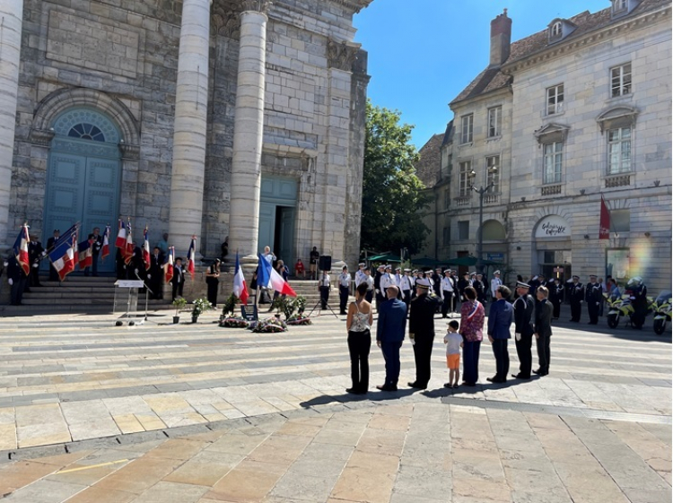 Besançon : Une cérémonie en hommage aux policiers