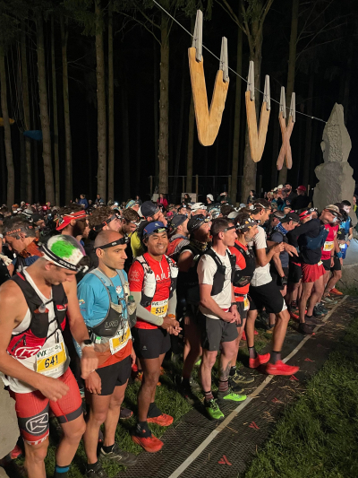 Sang&eacute; Sherpa (au premier rang) collabore avec For'Trail