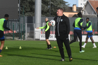 Olivier Gu&eacute;gan, entra&icirc;neur du FC Sochaux-Montb&eacute;liard, mis &agrave; pied provisoirement