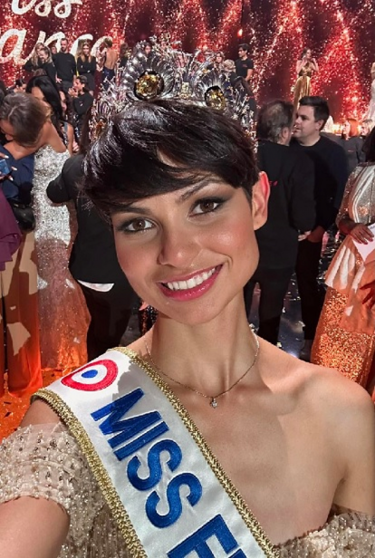 Miss France 2024 Miss Nord Pas de Calais remporte l’écharpe et la