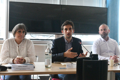 Aur&eacute;lien Laroppe, aux c&ocirc;t&eacute;s d'Anne Vignot et Anthony Nappey 