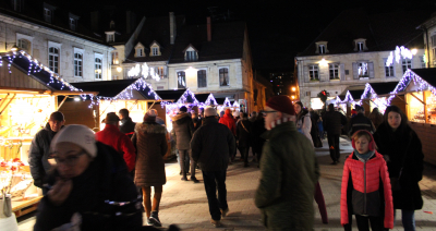 Le march&eacute; de No&euml;l de Pontarlier se tient d&eacute;sormais &eacute;galement place Saint-B&eacute;nigne